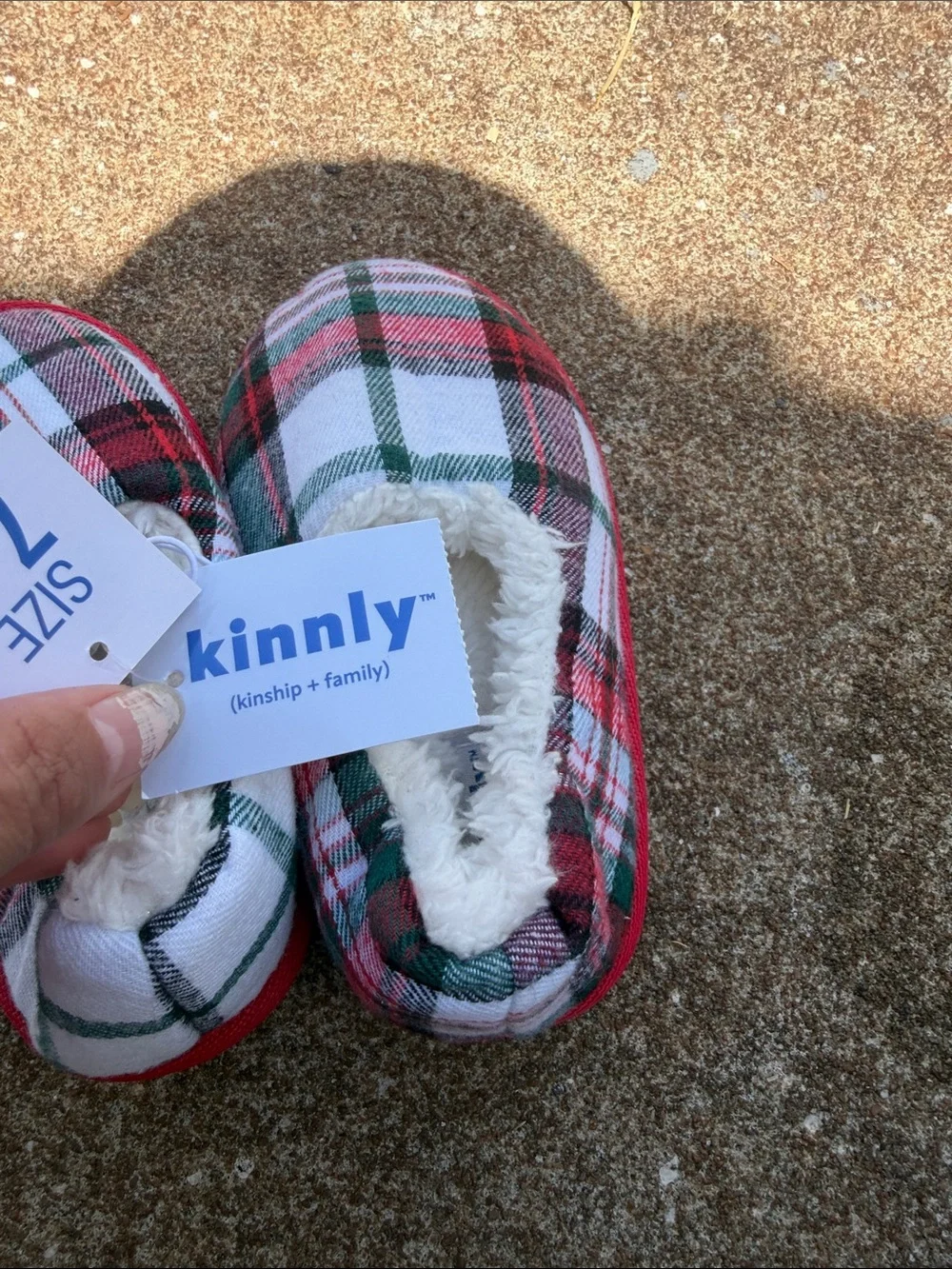 Kinnly Kids Plaid Fleece-Lined Slippers - Red/Green/White. Size 7/8 NWT